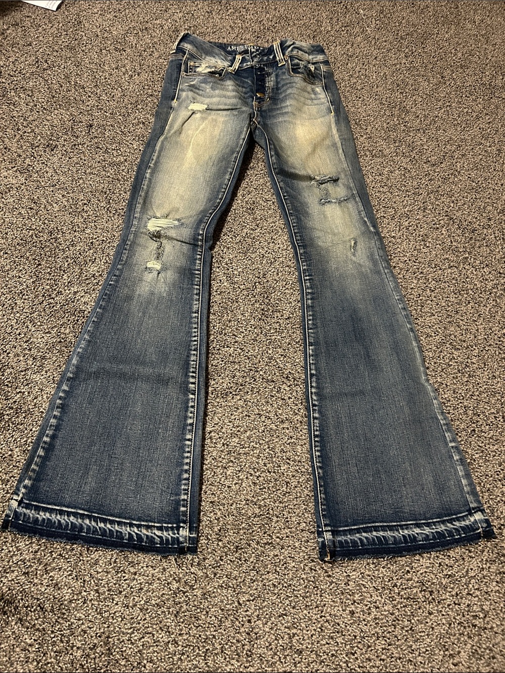 American Eagle Distressed Women's Flared Jeans - Medium Blue